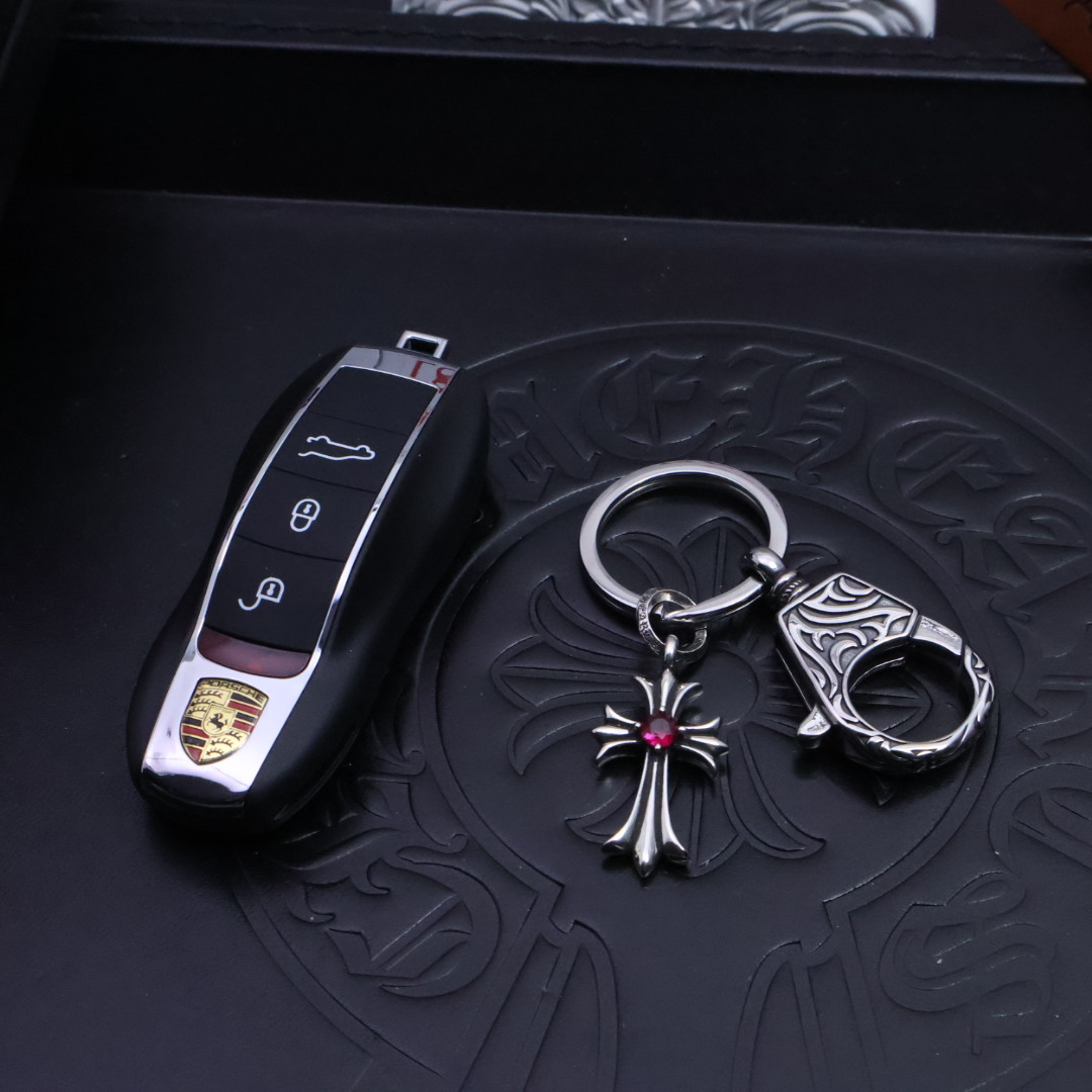 𝐂𝐡𝐫𝐨𝐦𝐞 𝐡𝐞𝐚𝐫𝐭［爆款上架］✝️克罗心钥匙扣挂件🚗挂件🔑裤👖包💼挂件 做工、质感一流.小细节提升