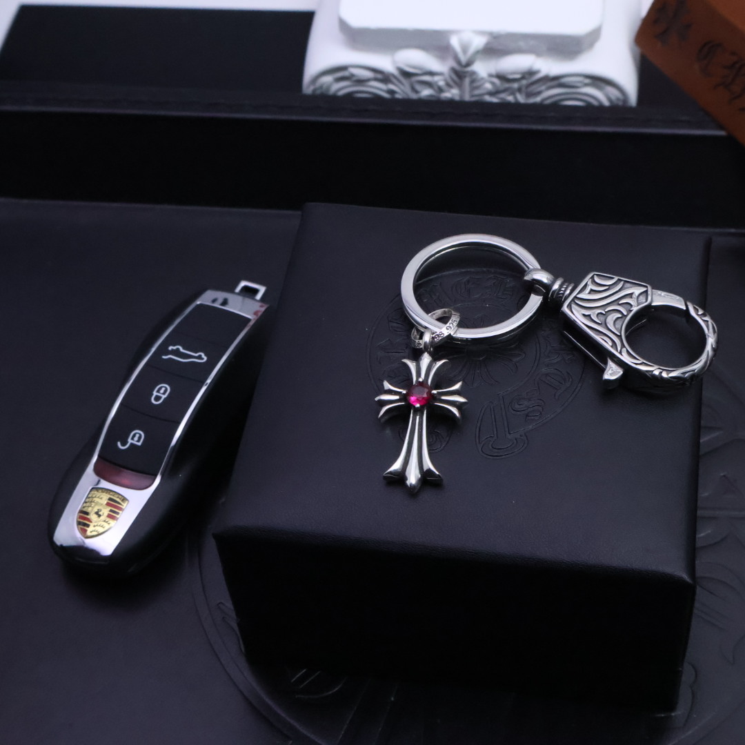 𝐂𝐡𝐫𝐨𝐦𝐞 𝐡𝐞𝐚𝐫𝐭［爆款上架］✝️克罗心钥匙扣挂件🚗挂件🔑裤👖包💼挂件 做工、质感一流.小细节提升