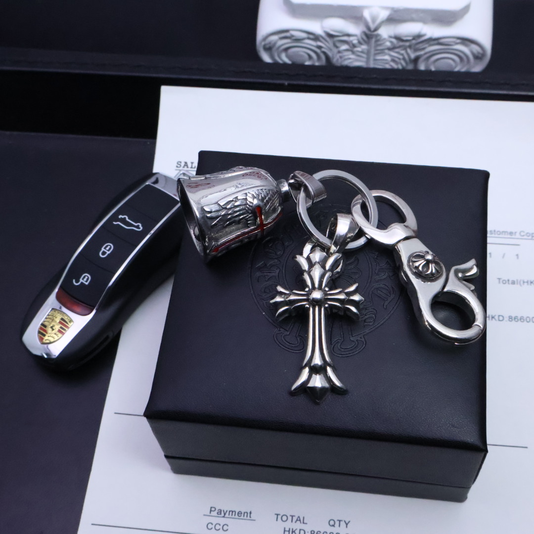 𝐂𝐡𝐫𝐨𝐦𝐞 𝐡𝐞𝐚𝐫𝐭［爆款上架］✝️克罗心钥匙扣挂件🚗挂件🔑裤👖包💼挂件 做工、质感一流.小细节提升