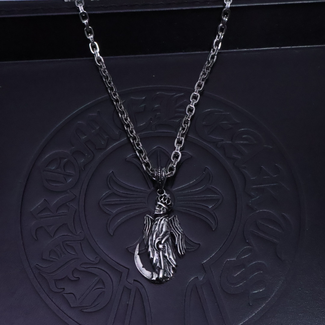 NO:115777,Croxin necklace, popular style is so handsome that the classic Croxin necklace. Different pattern design styles show uniqueness. Cross Scout flowers are the logo of Croxin, so they last longer. Genuine version Chrome Hearts Croxin is the ordinary light version of the market. The comparison quality is the level of retro and old gray oxygen. ~Fashion and fashion must be worn by both men and women. Trendy and fashion, rock punk Thai silver style. Retro elements. The same style of couples is not explosive or released. Factory direct sales, jewelry quality, chrome hearts, chrome hearts, necklace19860909批 克罗心项链,爆款帅爆了经典克罗心项链 造型不同的花纹设计风格 呈现出与众不同 十字架 童军花是克罗心的标志所以更经久不衰 正品打版Chrome Hearts克罗心区别市场普通轻版 对版对标品质 复古做旧灰氧程度.～潮流时尚必备 男女均可佩戴 潮流时尚,摇滚朋克泰银风格 复古元素 情侣同款不爆不发厂家直销,饰品精品,chrome hearts,chrome hearts,necklace,Jewelry