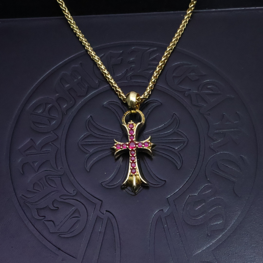 NO:112040,[Recommended for hot products] Croxin gold necklace, handsome, the latest Croxin necklace, different pattern design styles, presenting unique cross, Scout flowers are the logo of Croxin, so they last longer, genuine version Chrome Hearts, different market light version, benchmark quality, retro and old gray oxygen level. ~Fashion and fashion essentials, both men and women can wear, trendy fashion, rock punk silver style, retro elements, couples have the same style, full of fashion sense, must be sold in the picture above, direct sales from the manufacturer, personalized versatile trendy versatile style., jewelry boutique, chrome hearts, chrome hearts, necklace, gold19860909批［爆款推荐］ 克罗心黄金色项链,帅爆了最新款克罗心项链 造型不同的花纹设计风格 呈现出与众不同 十字架 童军花是克罗心的标志所以更经久不衰 正品打版Chrome Hearts克罗心区别市场普通轻版对版对标品质 复古做旧灰氧程度.～潮流时尚必备 男女均可佩戴 潮流时尚,摇滚朋克泰银风格 复古元素 情侣同款时尚感十足 上图必卖,厂家直销,个性百搭潮流百搭款.,饰品精品,chrome hearts,chrome hearts,necklace,gold,Jewelry