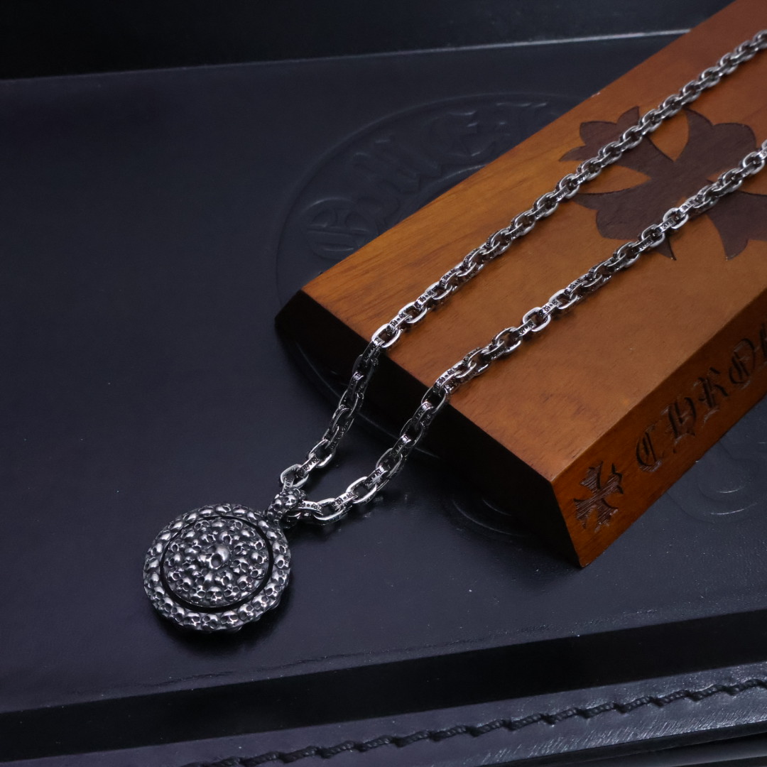 ［爆款推荐］𝐂𝐡𝐫𝐨𝐦𝐞 𝐡𝐞𝐚𝐫𝐭𝐬 克罗心✝️项链，字母链🤩帅爆了最新款克罗心项链 ⚜️造型不同的花