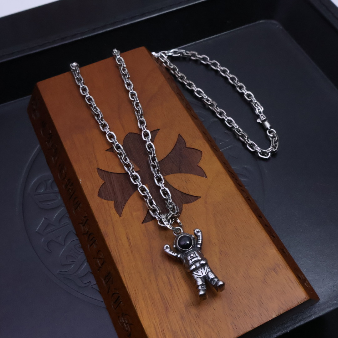 ［爆款推荐］𝐂𝐡𝐫𝐨𝐦𝐞 𝐡𝐞𝐚𝐫𝐭𝐬 克罗心✝️项链，字母链🤩帅爆了最新款克罗心项链 ⚜️造型不同的花