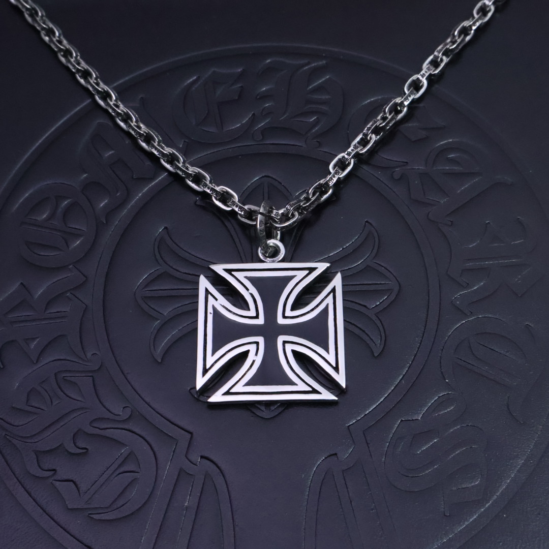 ［爆款推荐］𝐂𝐡𝐫𝐨𝐦𝐞 𝐡𝐞𝐚𝐫𝐭𝐬 克罗心✝️项链，字母链🤩帅爆了最新款克罗心项链 ⚜️造型不同的花