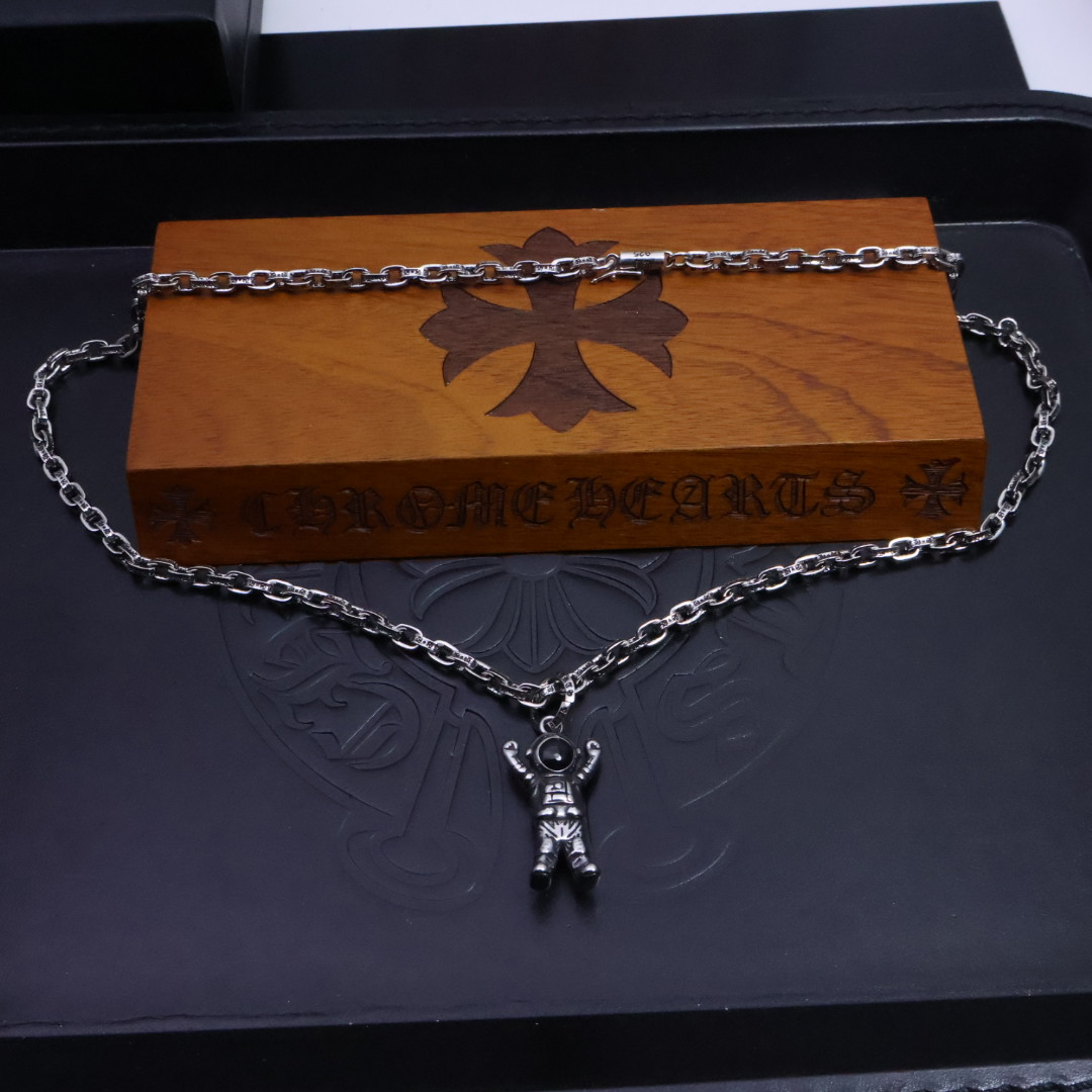 ［爆款推荐］𝐂𝐡𝐫𝐨𝐦𝐞 𝐡𝐞𝐚𝐫𝐭𝐬 克罗心✝️项链，字母链🤩帅爆了最新款克罗心项链 ⚜️造型不同的花