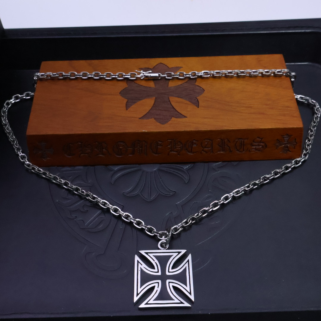 ［爆款推荐］𝐂𝐡𝐫𝐨𝐦𝐞 𝐡𝐞𝐚𝐫𝐭𝐬 克罗心✝️项链，字母链🤩帅爆了最新款克罗心项链 ⚜️造型不同的花