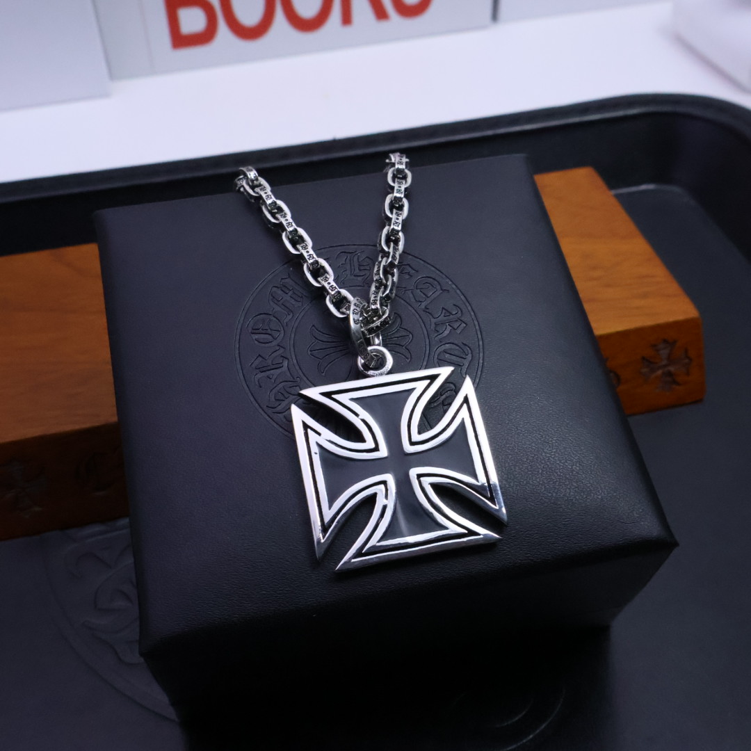 ［爆款推荐］𝐂𝐡𝐫𝐨𝐦𝐞 𝐡𝐞𝐚𝐫𝐭𝐬 克罗心✝️项链，字母链🤩帅爆了最新款克罗心项链 ⚜️造型不同的花