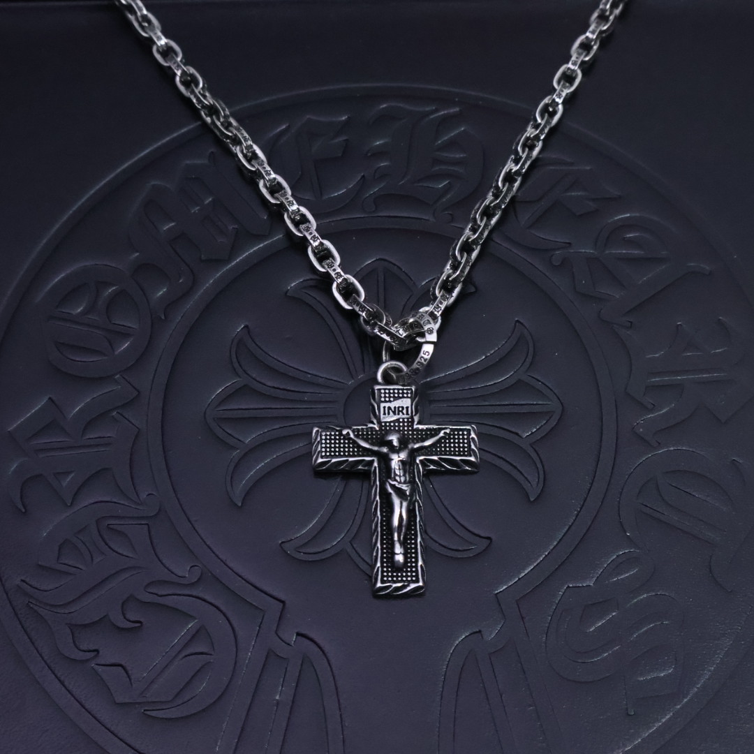 ［爆款推荐］𝐂𝐡𝐫𝐨𝐦𝐞 𝐡𝐞𝐚𝐫𝐭𝐬 克罗心✝️项链，字母链🤩帅爆了最新款克罗心项链 ⚜️造型不同的花