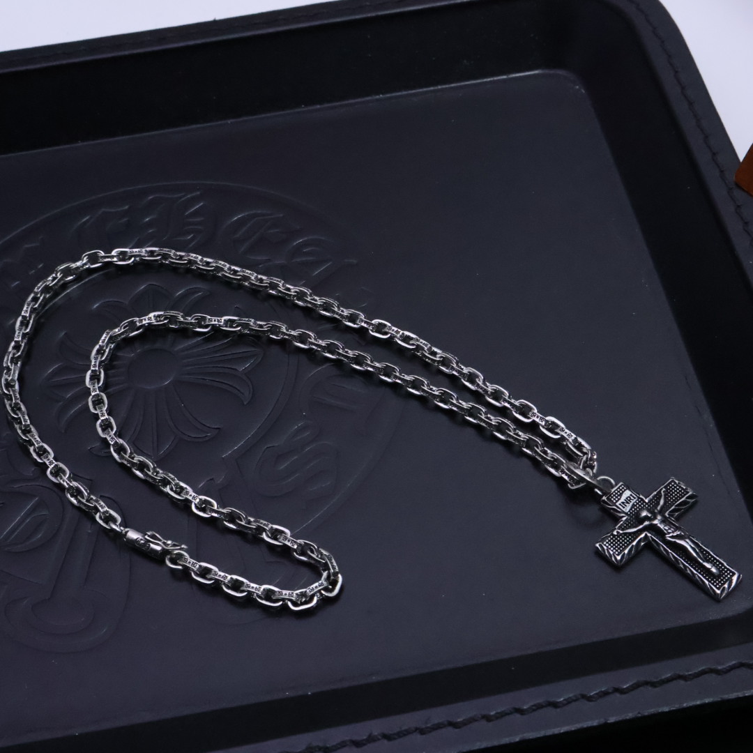 ［爆款推荐］𝐂𝐡𝐫𝐨𝐦𝐞 𝐡𝐞𝐚𝐫𝐭𝐬 克罗心✝️项链，字母链🤩帅爆了最新款克罗心项链 ⚜️造型不同的花