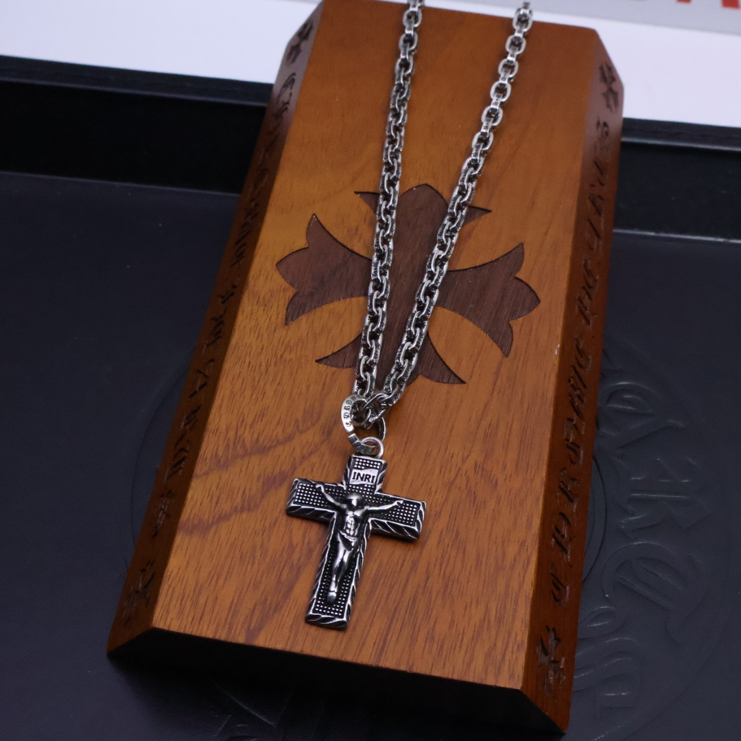 ［爆款推荐］𝐂𝐡𝐫𝐨𝐦𝐞 𝐡𝐞𝐚𝐫𝐭𝐬 克罗心✝️项链，字母链🤩帅爆了最新款克罗心项链 ⚜️造型不同的花