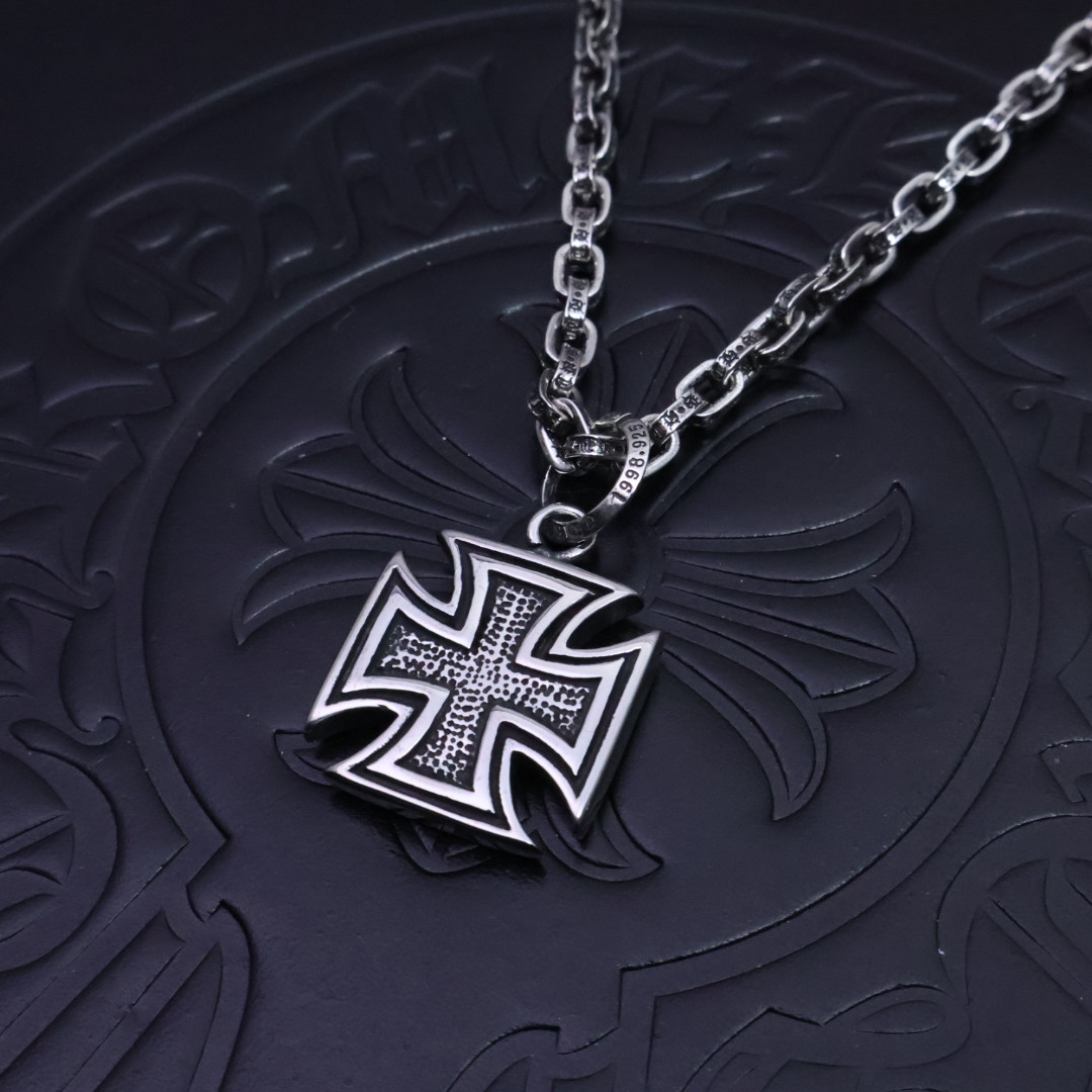 ［爆款推荐］𝐂𝐡𝐫𝐨𝐦𝐞 𝐡𝐞𝐚𝐫𝐭𝐬 克罗心✝️项链，字母链🤩帅爆了最新款克罗心项链 ⚜️造型不同的花