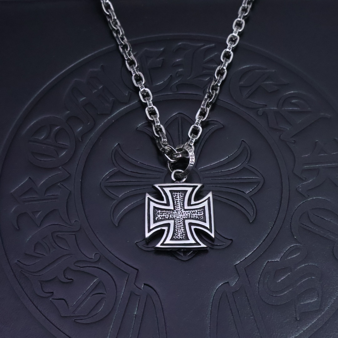 ［爆款推荐］𝐂𝐡𝐫𝐨𝐦𝐞 𝐡𝐞𝐚𝐫𝐭𝐬 克罗心✝️项链，字母链🤩帅爆了最新款克罗心项链 ⚜️造型不同的花