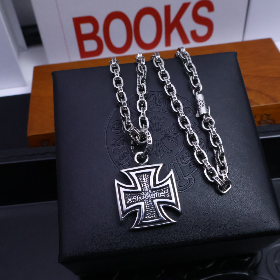 ［爆款推荐］𝐂𝐡𝐫𝐨𝐦𝐞 𝐡𝐞𝐚𝐫𝐭𝐬 克罗心✝️项链，字母链🤩帅爆了最新款克罗心项链 ⚜️造型不同的花