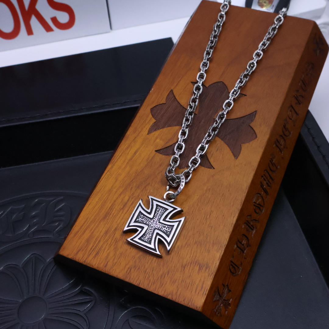 ［爆款推荐］𝐂𝐡𝐫𝐨𝐦𝐞 𝐡𝐞𝐚𝐫𝐭𝐬 克罗心✝️项链，字母链🤩帅爆了最新款克罗心项链 ⚜️造型不同的花