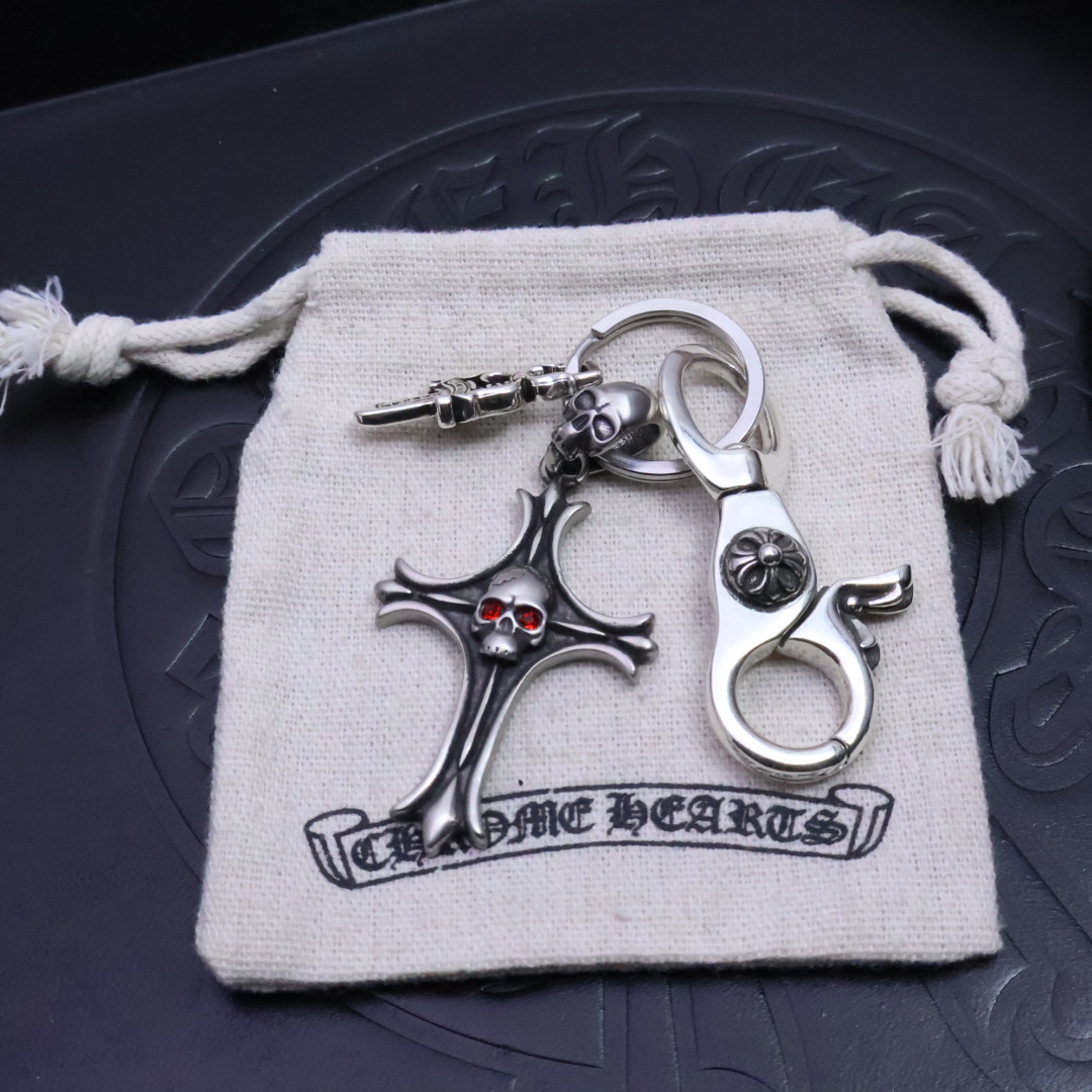 “Chrome Heart Key Button: Small Details Enhance Taste in Fashion” - 图片 8