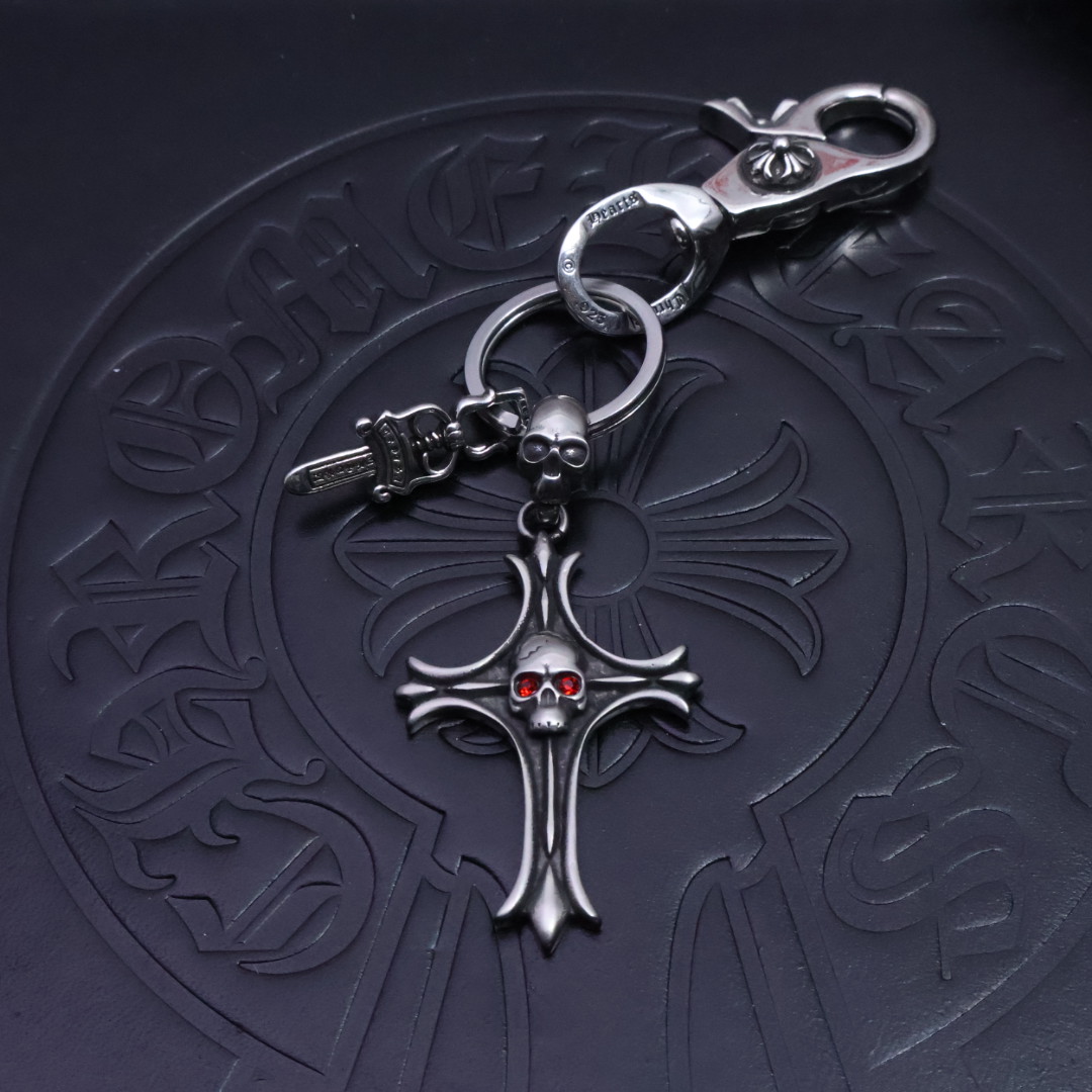 “Chrome Heart Key Button: Small Details Enhance Taste in Fashion” - 图片 5