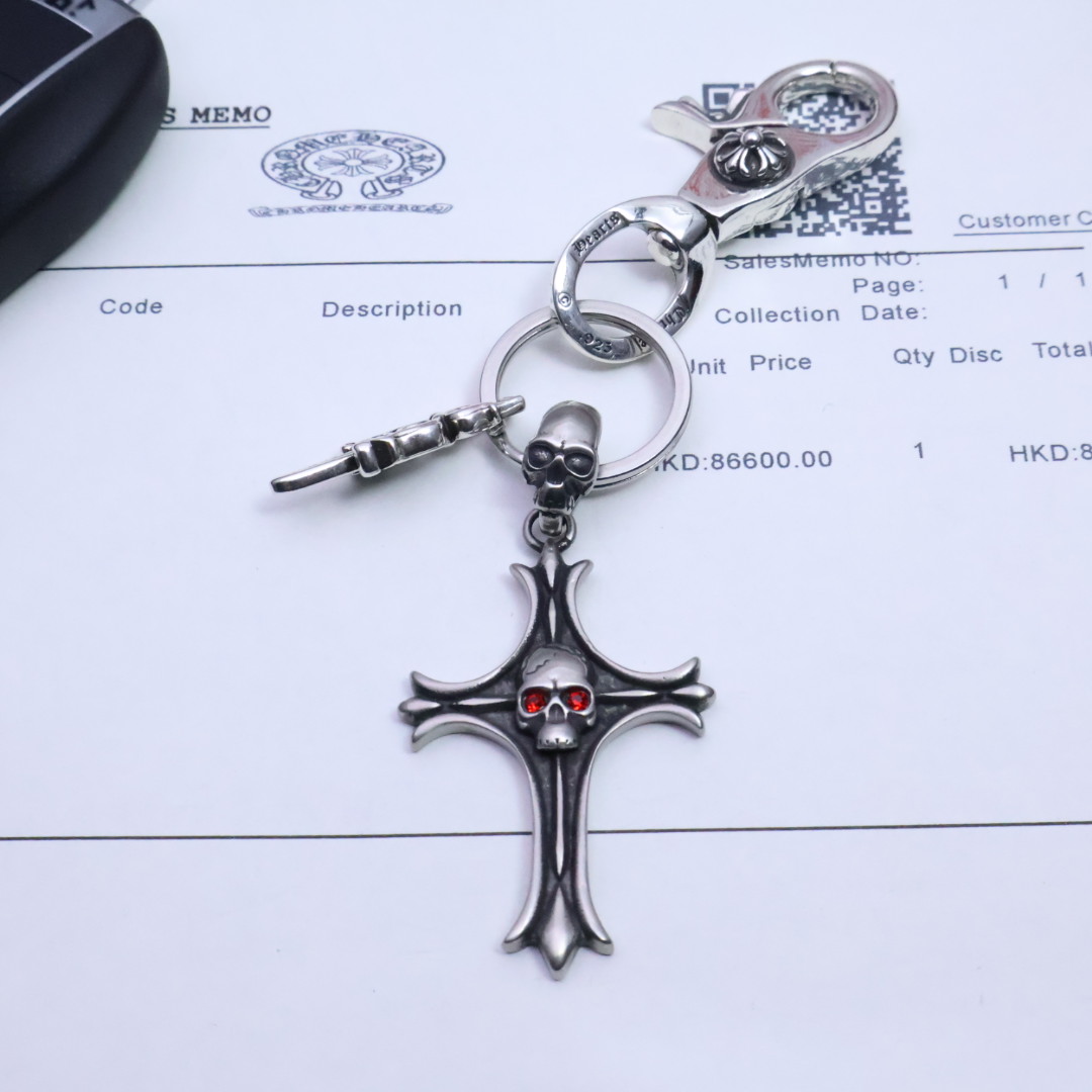 “Chrome Heart Key Button: Small Details Enhance Taste in Fashion” - 图片 9