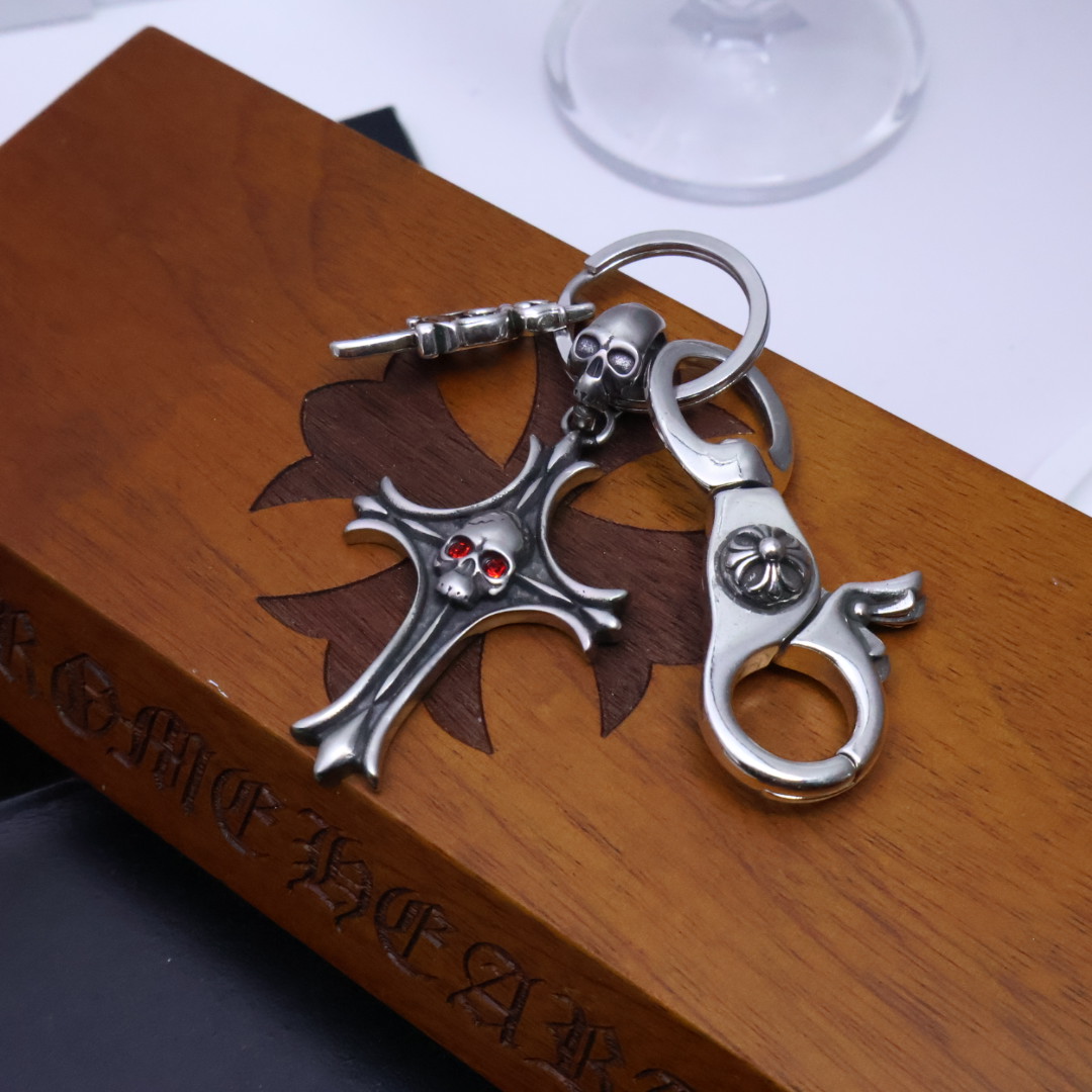“Chrome Heart Key Button: Small Details Enhance Taste in Fashion” - 图片 2