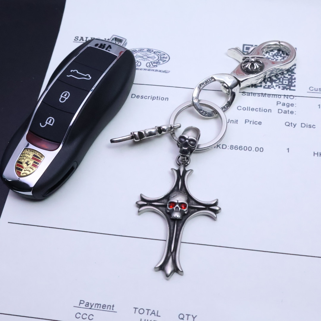 “Chrome Heart Key Button: Small Details Enhance Taste in Fashion” - 图片 7