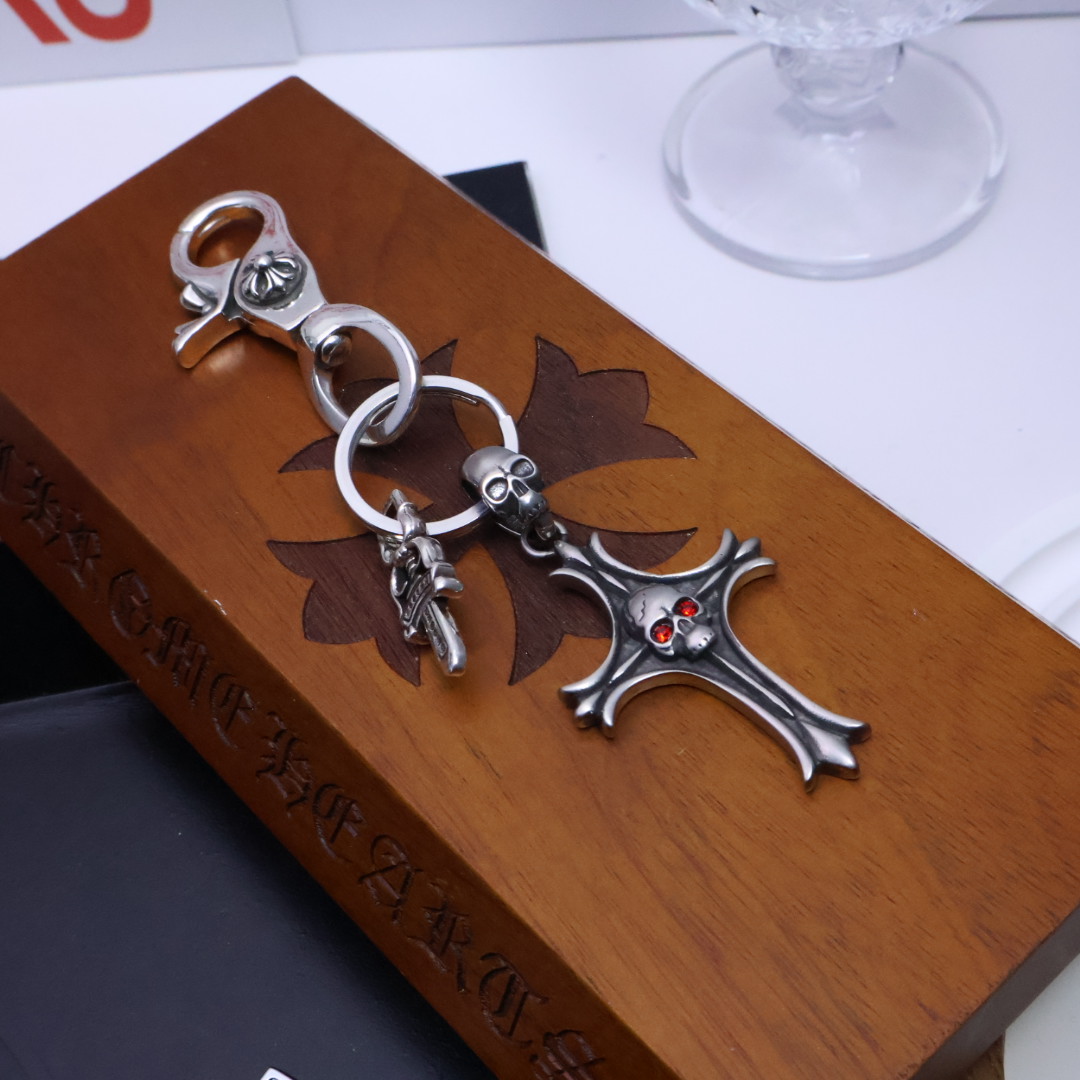 “Chrome Heart Key Button: Small Details Enhance Taste in Fashion” - 图片 3