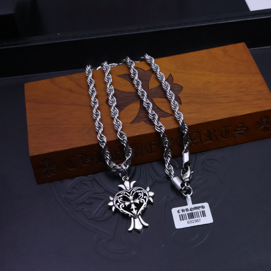 ［爆款推荐］𝐂𝐡𝐫𝐨𝐦𝐞 𝐡𝐞𝐚𝐫𝐭𝐬 克罗心✝️项链，麻花链🤩帅爆了最新款克罗心项链 ⚜️造型不同的花