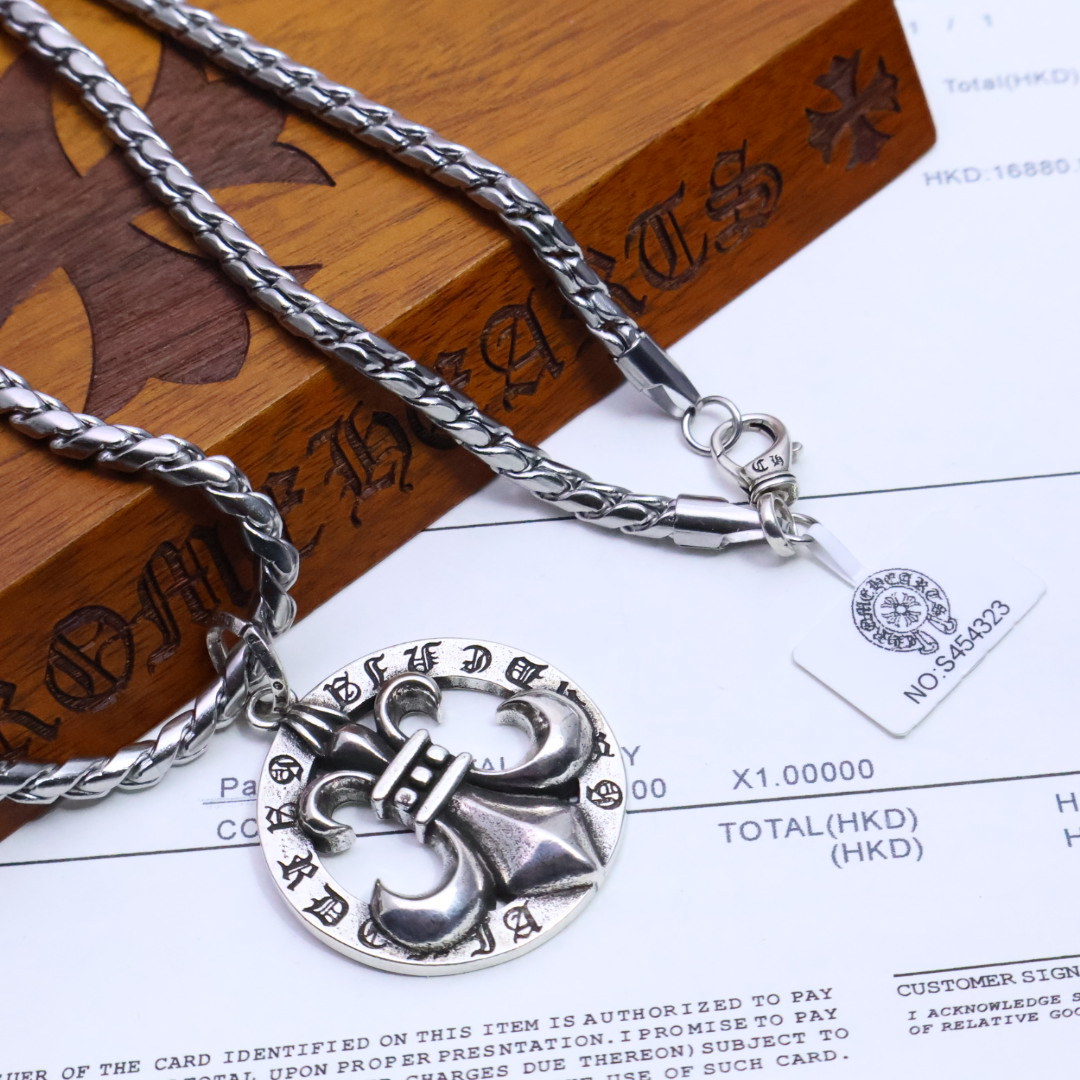 𝐂𝐡𝐫𝐨𝐦𝐞 𝐡𝐞𝐚𝐫𝐭𝐬 克罗心✝️项链，帅爆了最新款克罗心项链 ⚜️造型不同的花纹设计风格 呈现出与