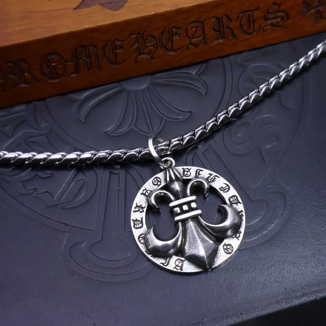 𝐂𝐡𝐫𝐨𝐦𝐞 𝐡𝐞𝐚𝐫𝐭𝐬 克罗心✝️项链，帅爆了最新款克罗心项链 ⚜️造型不同的花纹设计风格 呈现出与