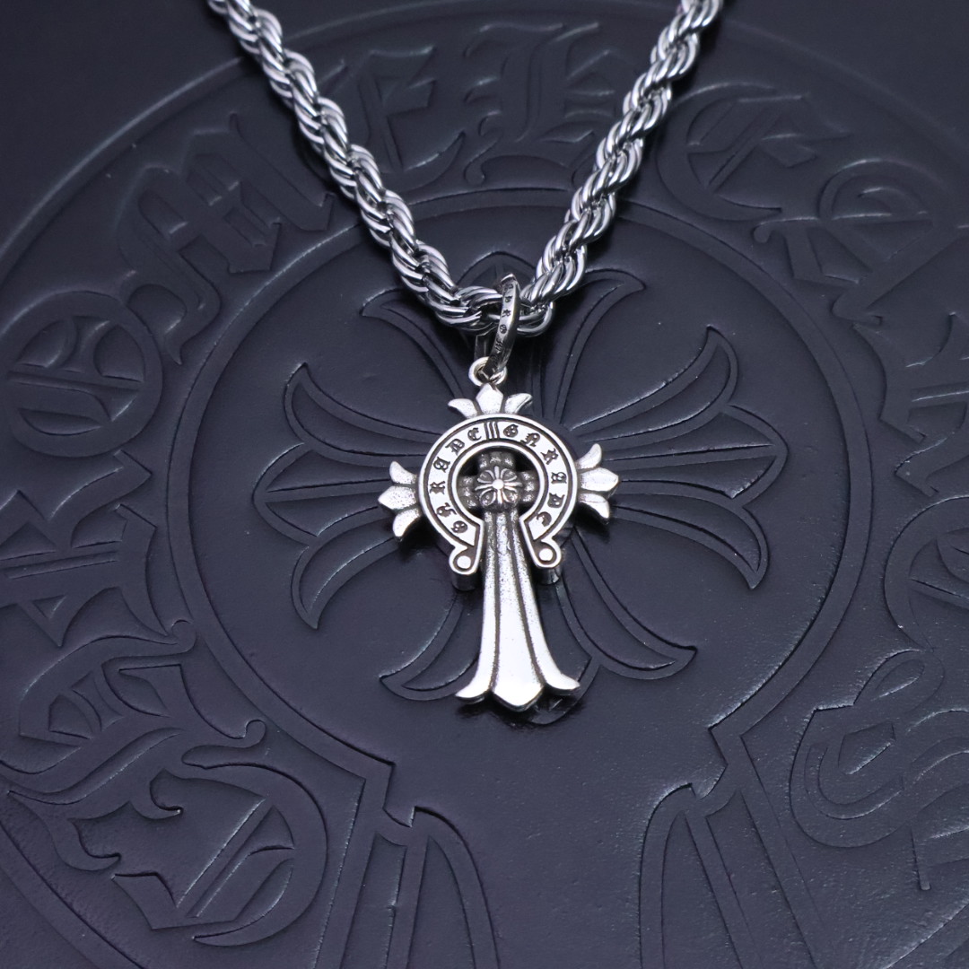 NO:113567,Pick [New Products on Shelves] Croxin Necklace, handsome, the latest Croxin Necklace, different pattern design styles, presenting uniqueness, Cross Scout flowers are the logo of Croxin, so they last longer, genuine version Chrome Hearts Croxin Difference on the market, normal light version, comparison quality, retro and old gray oxygen level. ~Fashion and fashion essentials for both men and women, trendy fashion, rock punk silver style, retro elements, couples have the same style as fashion, must be sold in the picture above, direct sales from the manufacturer, personalized versatile trendy versatile style., jewelry boutique, chrome hearts, chrome hearts, necklace19860909批［新品上架］ 克罗心项链,帅爆了最新款克罗心项链 造型不同的花纹设计风格 呈现出与众不同 十字架 童军花是克罗心的标志所以更经久不衰 正品打版Chrome Hearts克罗心区别市场普通轻版对版对标品质 复古做旧灰氧程度.～潮流时尚必备 男女均可佩戴 潮流时尚,摇滚朋克泰银风格 复古元素 情侣同款时尚感十足 上图必卖,厂家直销,个性百搭潮流百搭款.,饰品精品,chrome hearts,chrome hearts,necklace,Jewelry