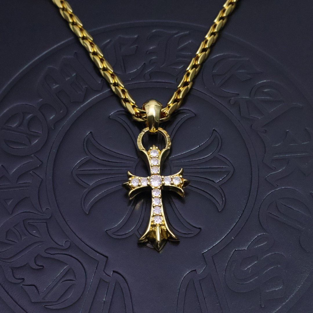 NO:112035,[Seiko Version] Croxin golden cross necklace, handsome Croxin necklace. Different pattern design styles show uniqueness. Cross Scout flowers are Croxin's logo, so they last longer. Genuine version Chrome Hearts Croxin's difference market ordinary light version comparison quality retro old gray oxygen level. ~ Trendy and fashion essentials can be worn by both men and women. Trendy and fashionable, rock punk silver style retro elements. The same style of couples is full of fashion sense. Manufacturer direct sales, personality and versatile trend and versatile style. This model has been released. Croxin's hot-selling model is very easy to match with fashionable clothes, jewelry quality, chrome hearts, chrome hearts, necklace, gold19860909批［精工版本］ 克罗心黄金色十字架项链,帅爆了克罗心项链 造型不同的花纹设计风格 呈现出与众不同 十字架 童军花是克罗心的标志所以更经久不衰 正品打版Chrome Hearts克罗心区别市场普通轻版对版对标品质 复古做旧灰氧程度.～潮流时尚必备 男女均可佩戴 潮流时尚,摇滚朋克泰银风格 复古元素 情侣同款时尚感十足厂家直销,个性百搭潮流百搭款. 这款一直在出 克罗心里面热卖款 非常好搭配时尚衣服,饰品精品,chrome hearts,chrome hearts,necklace,gold,Jewelry