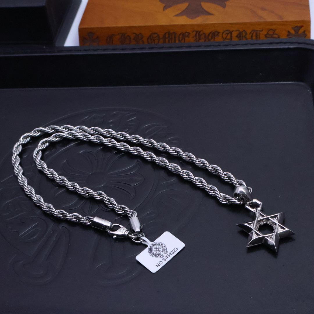 。［爆款推荐］𝐂𝐡𝐫𝐨𝐦𝐞 𝐡𝐞𝐚𝐫𝐭𝐬 克罗心✝️项链，麻花链🤩帅爆了克罗心项链 ⚜️造型不同的花纹设