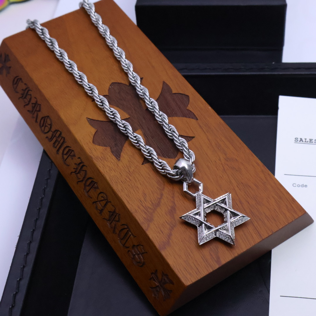 。［爆款推荐］𝐂𝐡𝐫𝐨𝐦𝐞 𝐡𝐞𝐚𝐫𝐭𝐬 克罗心✝️项链，麻花链🤩帅爆了克罗心项链 ⚜️造型不同的花纹设