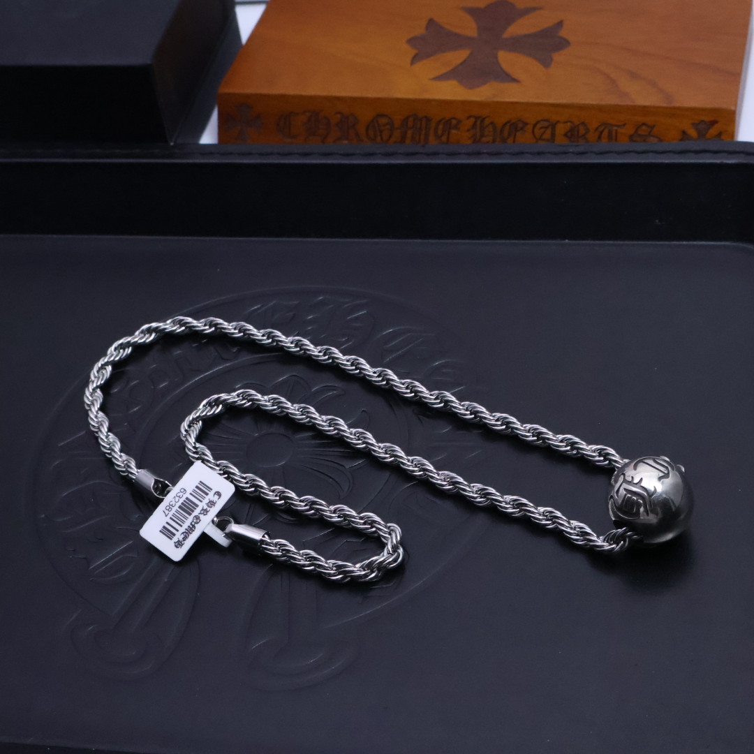 𝐂𝐡𝐫𝐨𝐦𝐞 𝐡𝐞𝐚𝐫𝐭𝐬 克罗心✝️项链，麻花链🤩帅爆了克罗心项链 ⚜️造型不同的花纹设计风格 呈现出