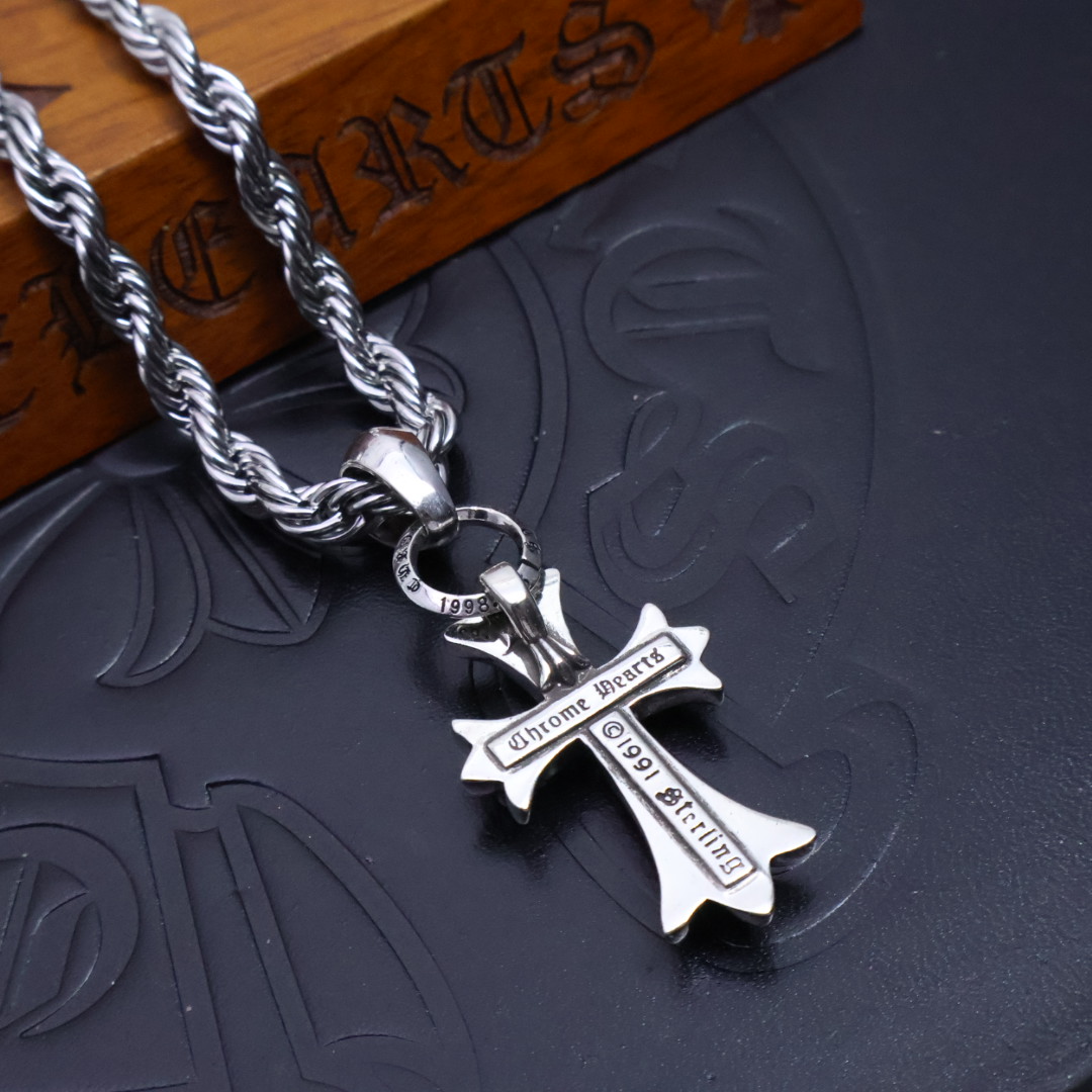 ［2025🎁潮流推荐］𝐂𝐡𝐫𝐨𝐦𝐞 𝐡𝐞𝐚𝐫𝐭𝐬 克罗心✝️项链，麻花链🤩帅爆了克罗心项链 ⚜️造型不同