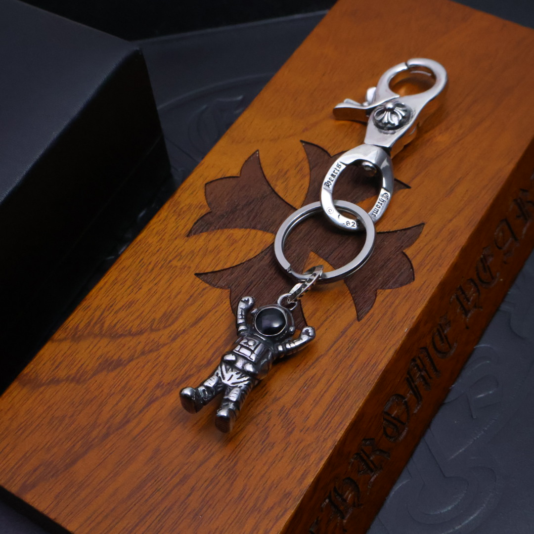 𝐂𝐡𝐫𝐨𝐦𝐞 𝐡𝐞𝐚𝐫𝐭［新品上架］克罗心钥匙扣挂件🔑裤👖包💼挂件 做工、质感一流.小细节提升本身整体品