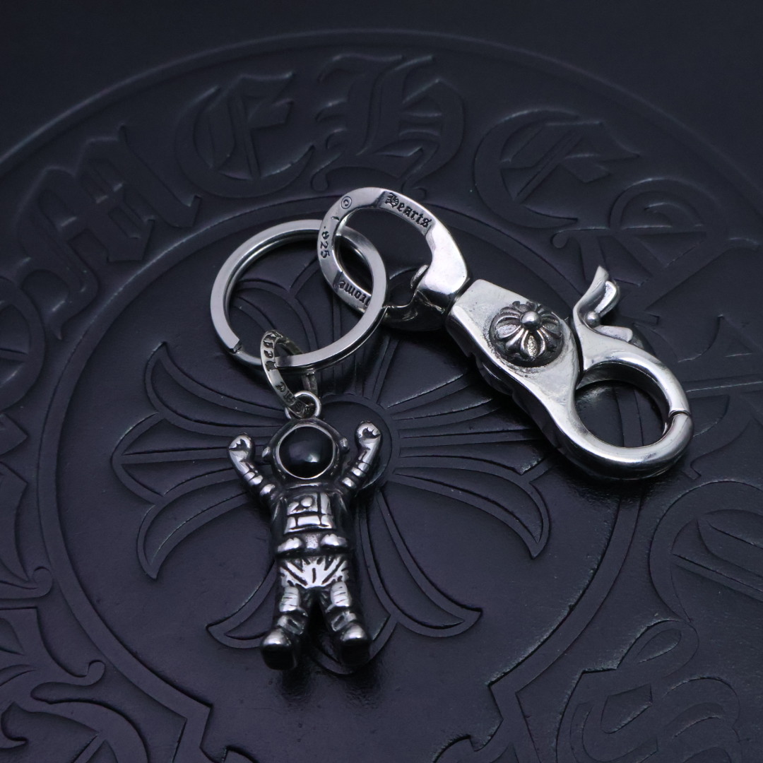 𝐂𝐡𝐫𝐨𝐦𝐞 𝐡𝐞𝐚𝐫𝐭［新品上架］克罗心钥匙扣挂件🔑裤👖包💼挂件 做工、质感一流.小细节提升本身整体品