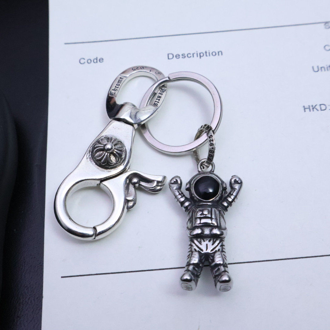 𝐂𝐡𝐫𝐨𝐦𝐞 𝐡𝐞𝐚𝐫𝐭［新品上架］克罗心钥匙扣挂件🔑裤👖包💼挂件 做工、质感一流.小细节提升本身整体品