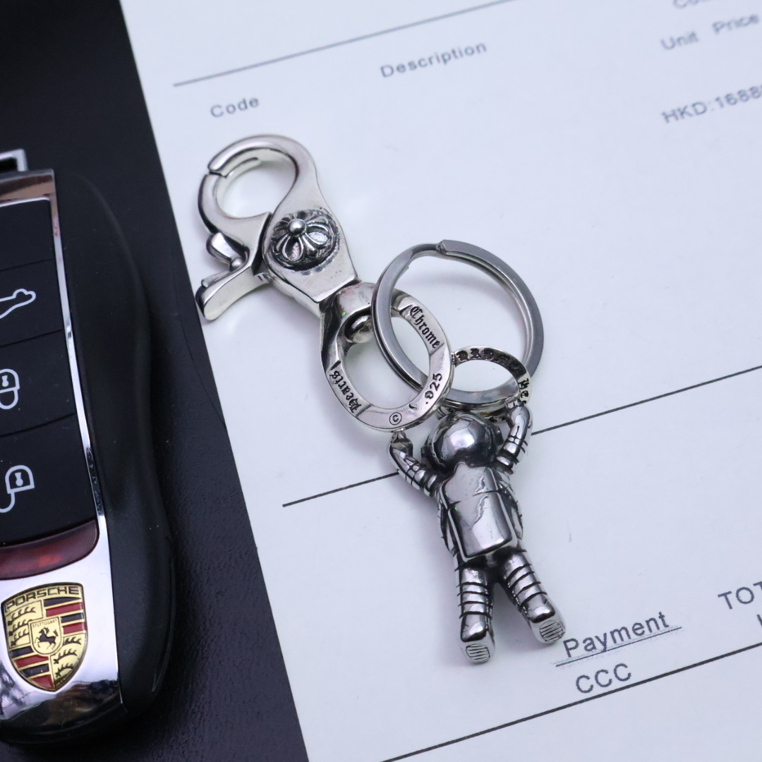 𝐂𝐡𝐫𝐨𝐦𝐞 𝐡𝐞𝐚𝐫𝐭［新品上架］克罗心钥匙扣挂件🔑裤👖包💼挂件 做工、质感一流.小细节提升本身整体品
