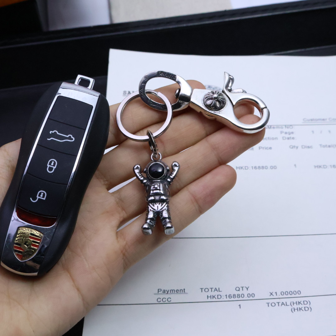 𝐂𝐡𝐫𝐨𝐦𝐞 𝐡𝐞𝐚𝐫𝐭［新品上架］克罗心钥匙扣挂件🔑裤👖包💼挂件 做工、质感一流.小细节提升本身整体品