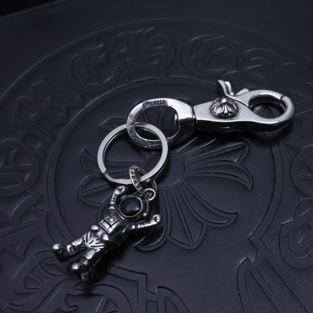 𝐂𝐡𝐫𝐨𝐦𝐞 𝐡𝐞𝐚𝐫𝐭［新品上架］克罗心钥匙扣挂件🔑裤👖包💼挂件 做工、质感一流.小细节提升本身整体品