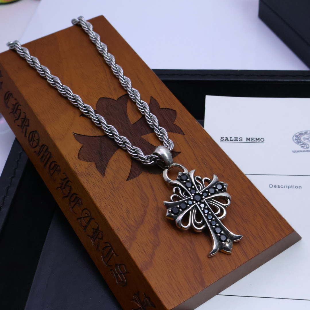 ［2025🎁潮流推荐］𝐂𝐡𝐫𝐨𝐦𝐞 𝐡𝐞𝐚𝐫𝐭𝐬 克罗心✝️项链，麻花链🤩帅爆了克罗心项链 ⚜️造型不同