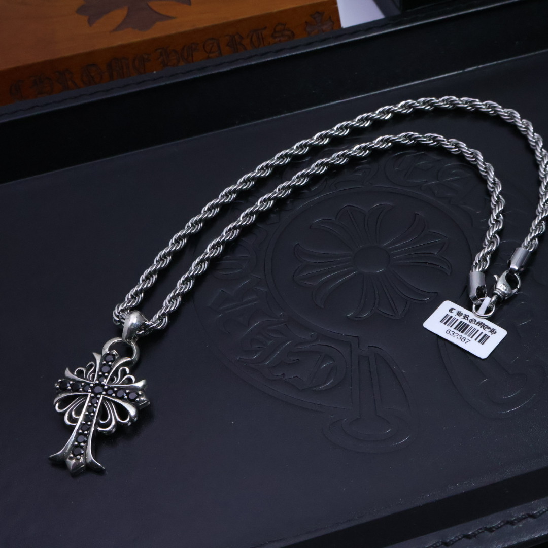 ［2025🎁潮流推荐］𝐂𝐡𝐫𝐨𝐦𝐞 𝐡𝐞𝐚𝐫𝐭𝐬 克罗心✝️项链，麻花链🤩帅爆了克罗心项链 ⚜️造型不同