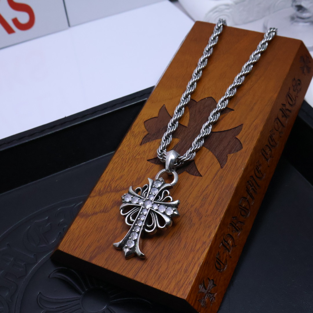 ［2025🎁潮流推荐］𝐂𝐡𝐫𝐨𝐦𝐞 𝐡𝐞𝐚𝐫𝐭𝐬 克罗心✝️项链，麻花链🤩帅爆了克罗心项链 ⚜️造型不同