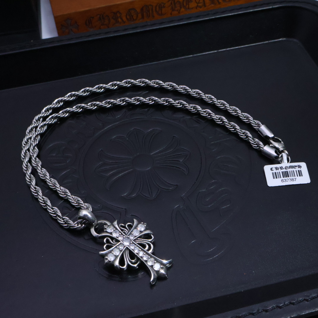 ［2025🎁潮流推荐］𝐂𝐡𝐫𝐨𝐦𝐞 𝐡𝐞𝐚𝐫𝐭𝐬 克罗心✝️项链，麻花链🤩帅爆了克罗心项链 ⚜️造型不同