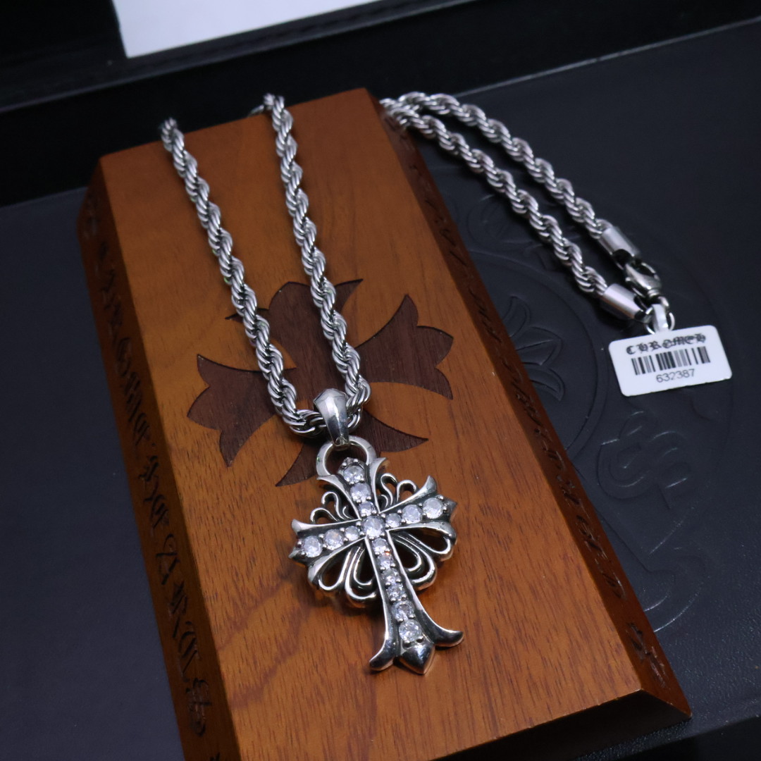 ［2025🎁潮流推荐］𝐂𝐡𝐫𝐨𝐦𝐞 𝐡𝐞𝐚𝐫𝐭𝐬 克罗心✝️项链，麻花链🤩帅爆了克罗心项链 ⚜️造型不同