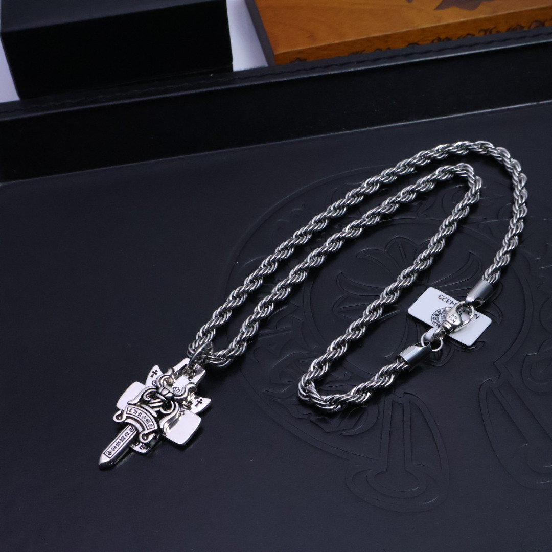 ［2025🎁经典爆款］𝐂𝐡𝐫𝐨𝐦𝐞 𝐡𝐞𝐚𝐫𝐭𝐬 克罗心✝️项链，麻花链🤩帅爆了克罗心项链 ⚜️造型不同