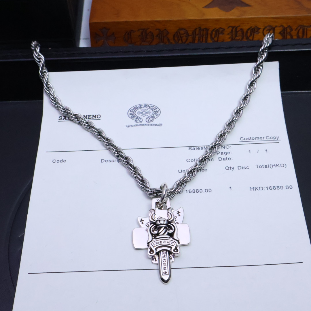 ［2025🎁经典爆款］𝐂𝐡𝐫𝐨𝐦𝐞 𝐡𝐞𝐚𝐫𝐭𝐬 克罗心✝️项链，麻花链🤩帅爆了克罗心项链 ⚜️造型不同