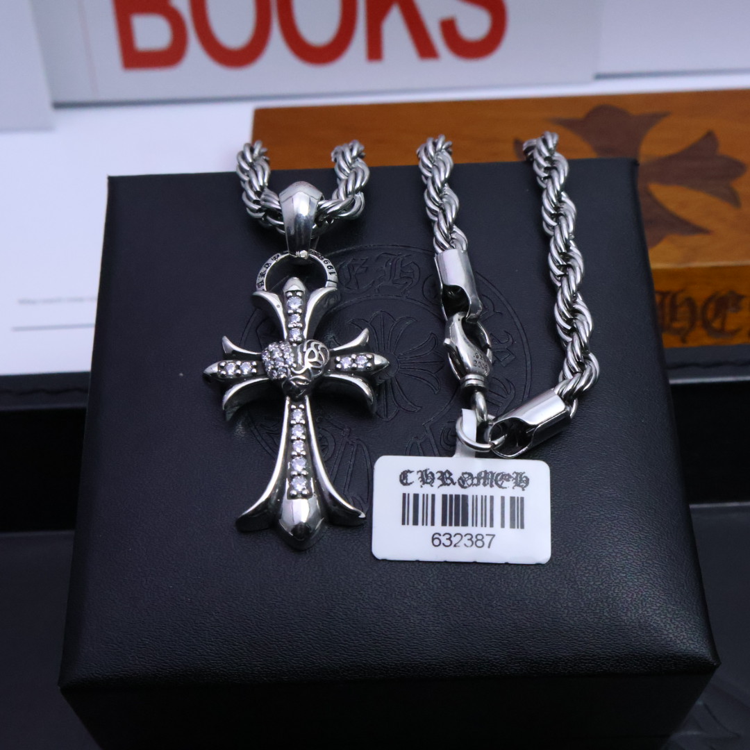［2025🎁经典断货王］𝐂𝐡𝐫𝐨𝐦𝐞 𝐡𝐞𝐚𝐫𝐭𝐬 克罗心爱心手工镶钻✝️项链，麻花链🤩帅爆了克罗心项链