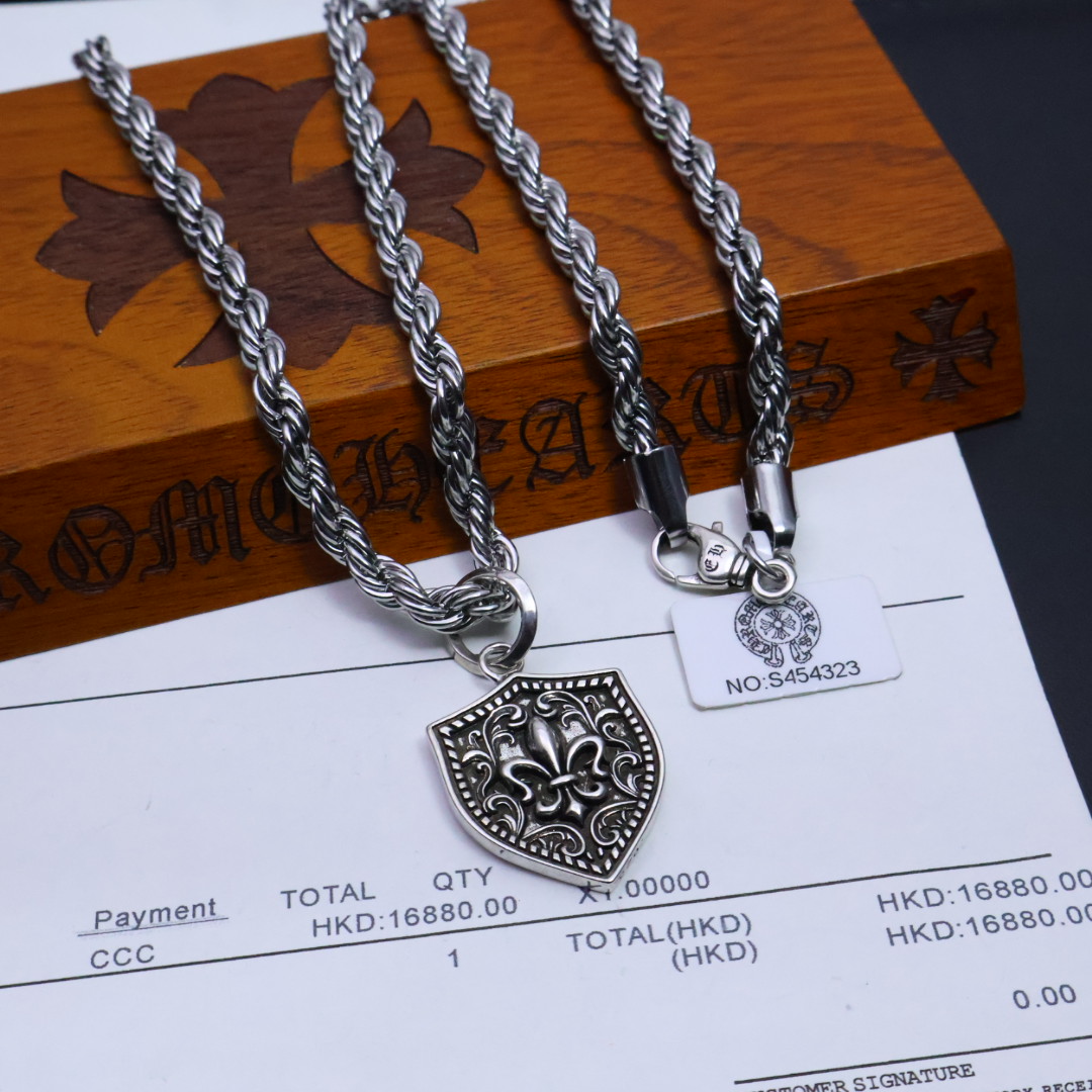 ［2025🎁经典爆款］𝐂𝐡𝐫𝐨𝐦𝐞 𝐡𝐞𝐚𝐫𝐭𝐬 克罗心✝️项链，麻花链🤩帅爆了克罗心项链 ⚜️造型不同