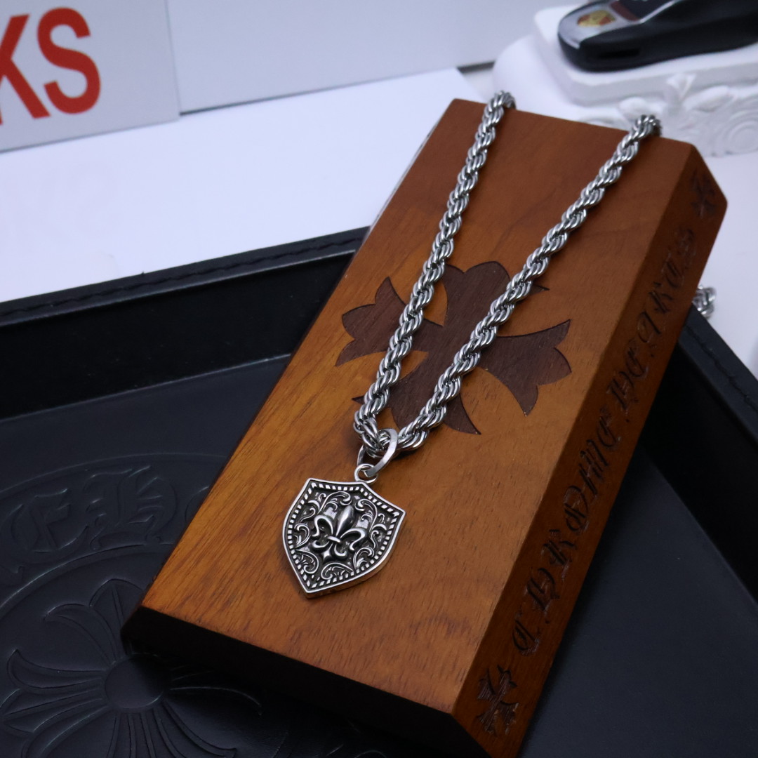 ［2025🎁经典爆款］𝐂𝐡𝐫𝐨𝐦𝐞 𝐡𝐞𝐚𝐫𝐭𝐬 克罗心✝️项链，麻花链🤩帅爆了克罗心项链 ⚜️造型不同