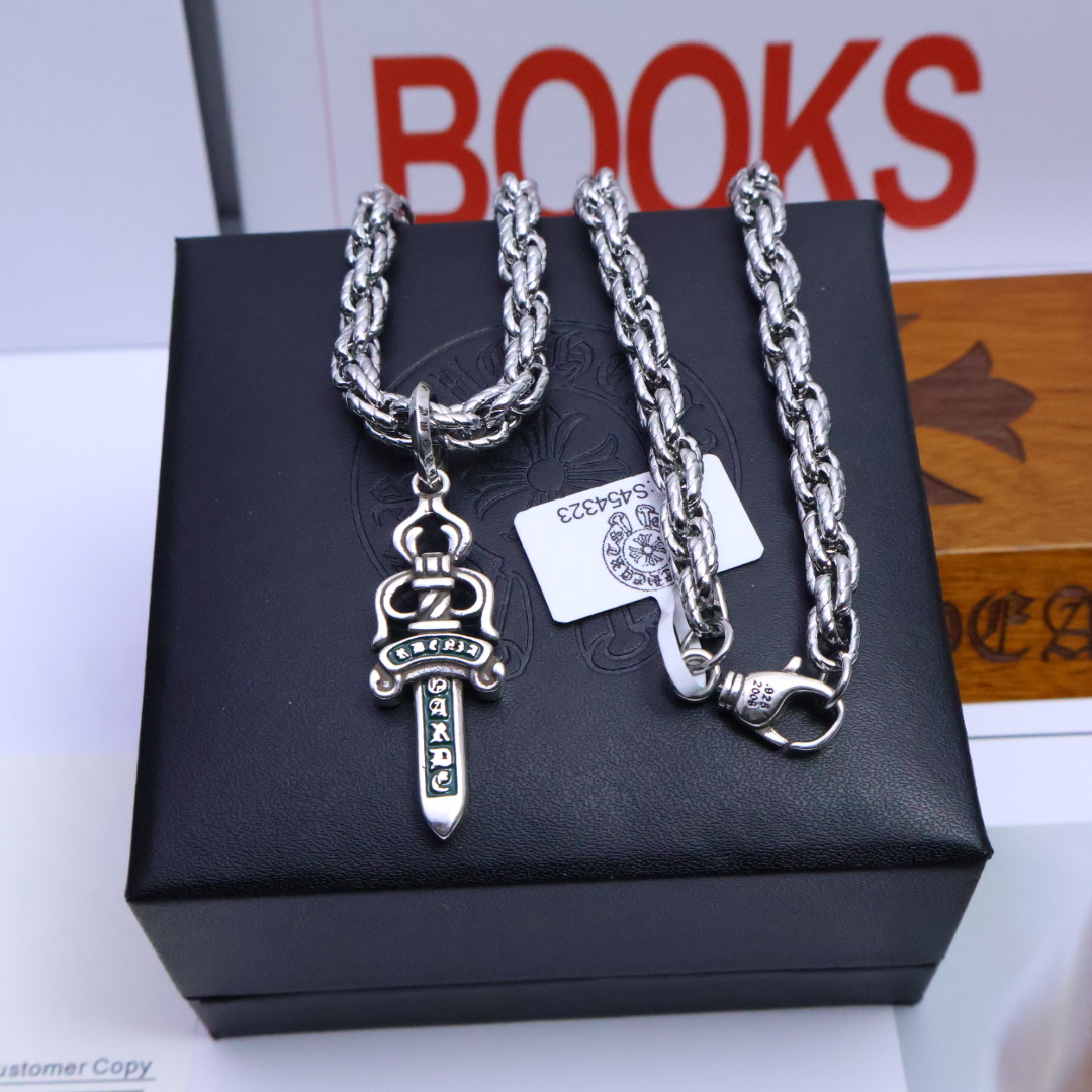 ［2025🎁经典爆款］𝐂𝐡𝐫𝐨𝐦𝐞 𝐡𝐞𝐚𝐫𝐭𝐬 克罗心✝️项链，麻花链🤩帅爆了克罗心项链 ⚜️造型不同